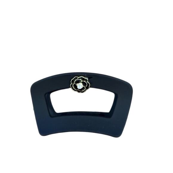 Elegant Black Hair Clip with Floral Accent - Picture 1 of 3